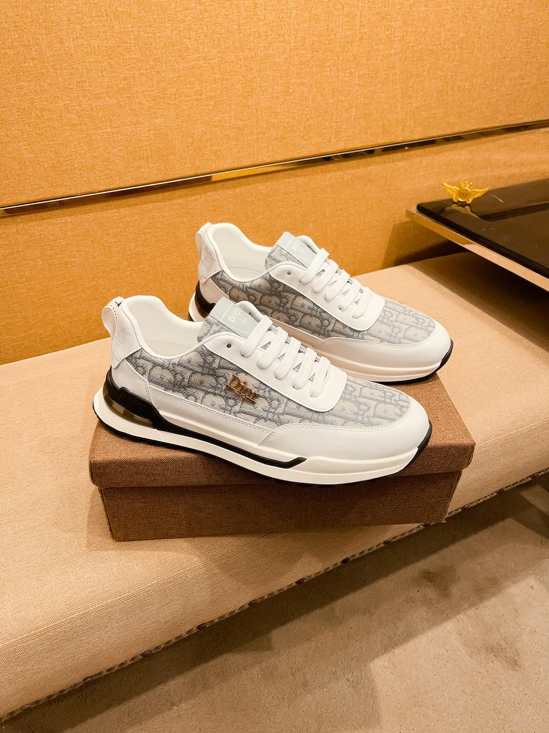 Men's shoes 💰 420💰【Dior】🔥Men's high-end brand of shoes official website 1:1 latest masterpiece: the upper is made of Italian imported first-layer cowhide with a comfortable and breathable lining➕original non-slip and wear-resistant outsole🔥, making walking more convenient and comfortable! An exclusive new model, a stunning work, a beautiful 1:1 replica [color] compared to the official quality! Create a fashionable personality to set off your uniqueness! A must-have for trendy men! Classic 🔥Size: 38-44 Color: 🔥 2⃣️colors available🔥